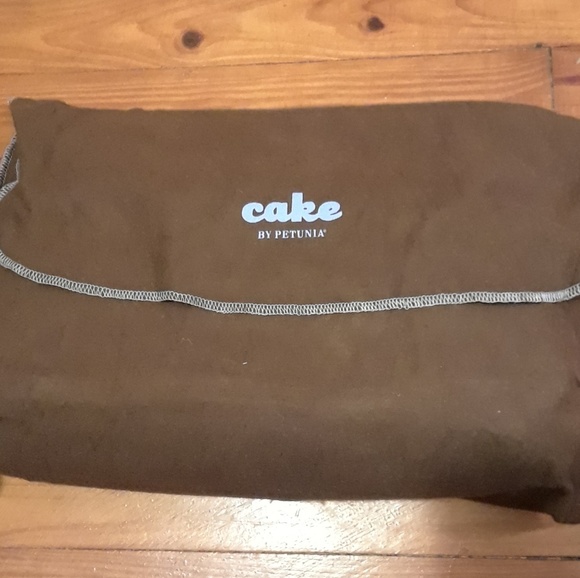 Petunia Pickle Bottom Raspberry Cream Cake clutch - Picture 7 of 7